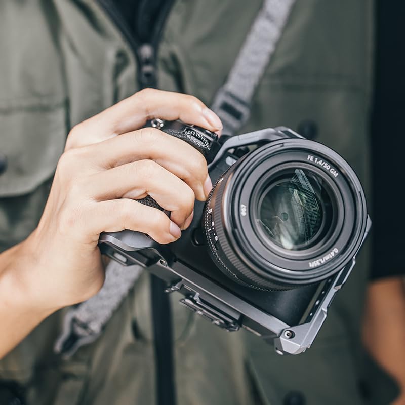 FALCAM Camera Cage for Sony A7R V-C00B3605