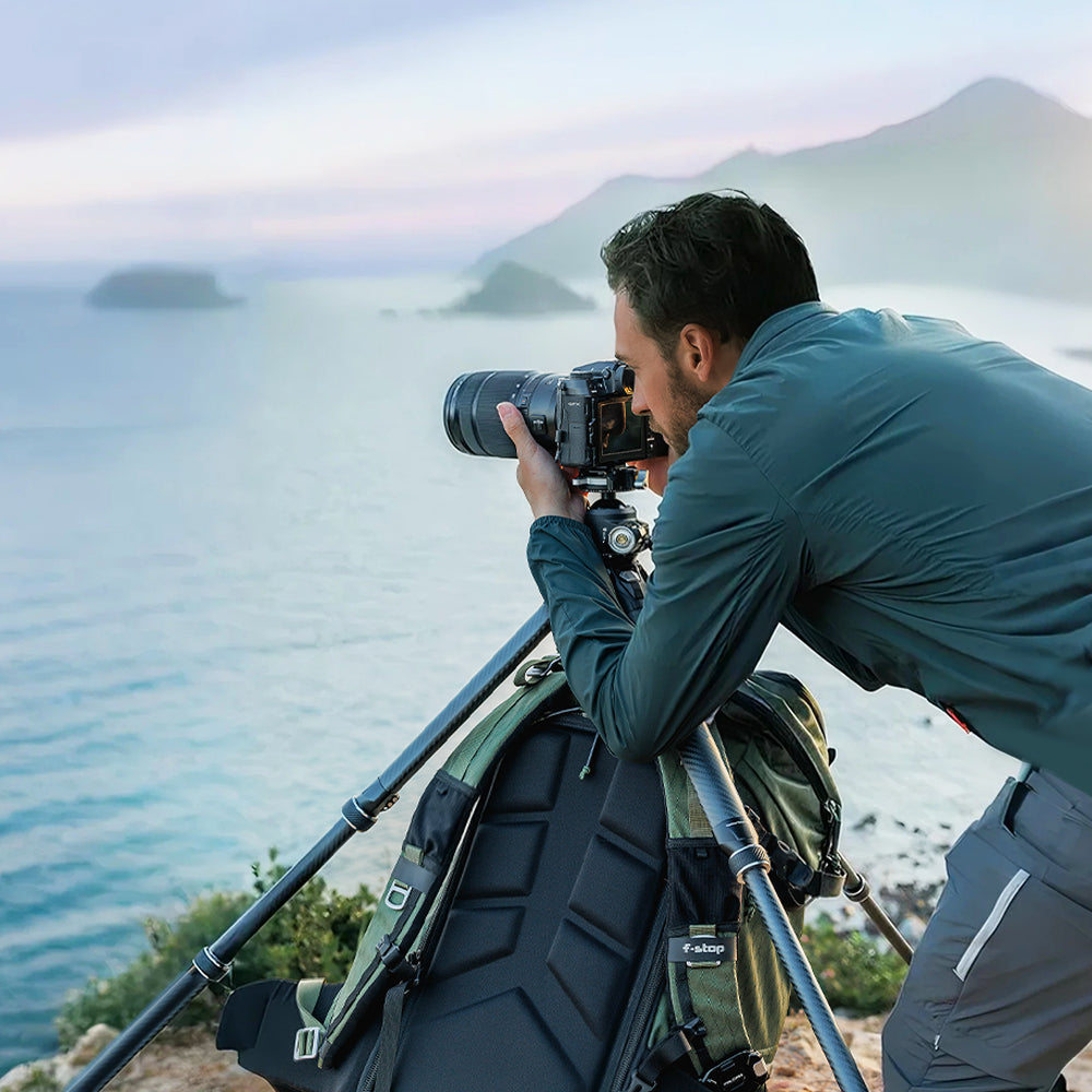 TreeRoot Carbon Fiber Small Tripod R140T, 4-Section Legs,Quick Lock Tripod Only-T00A4904